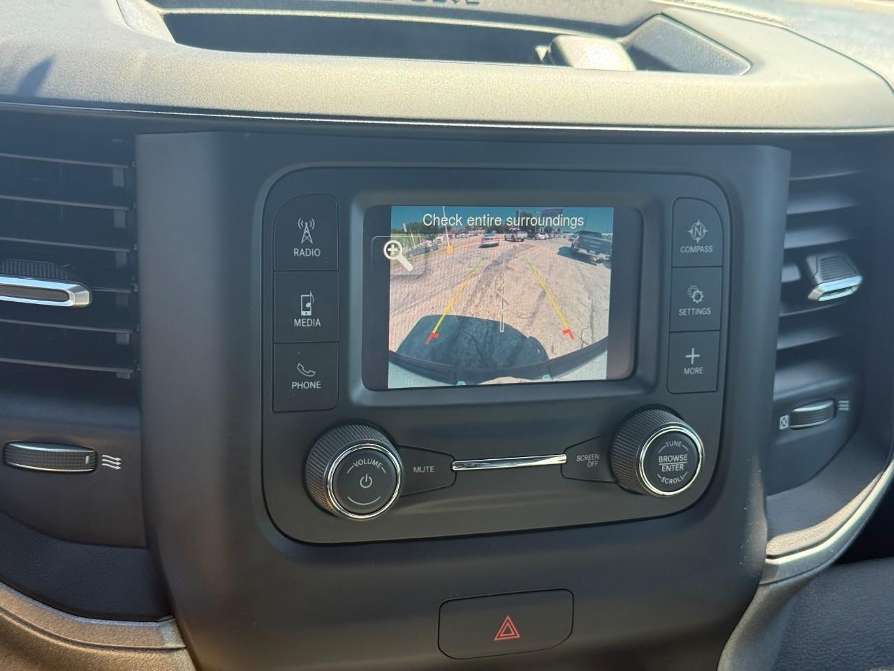 Ram 1500 Vehicle Full-screen Gallery Image 22