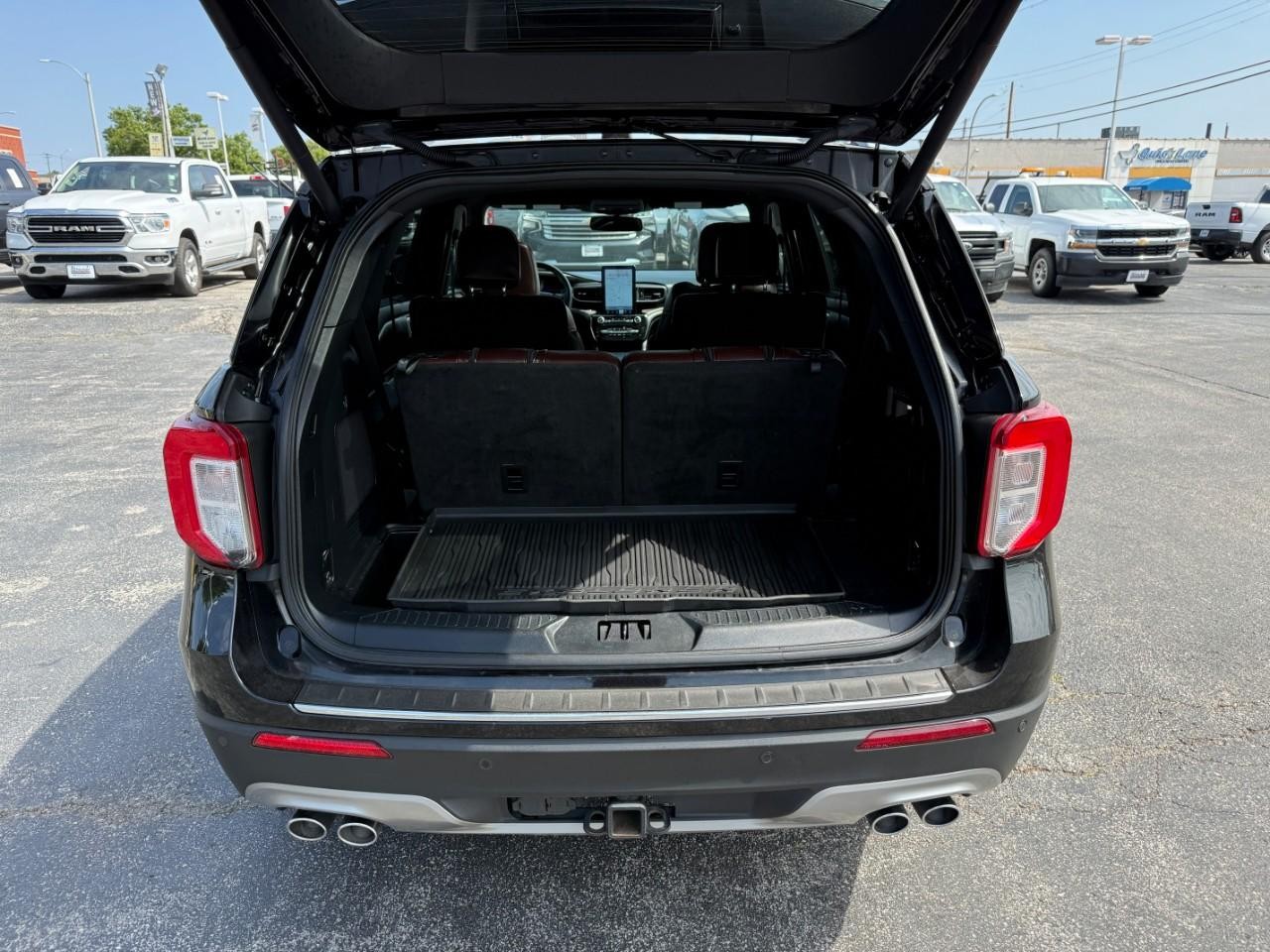 Ford Explorer Vehicle Full-screen Gallery Image 08
