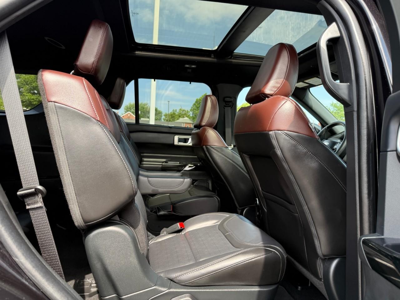 Ford Explorer Vehicle Full-screen Gallery Image 11