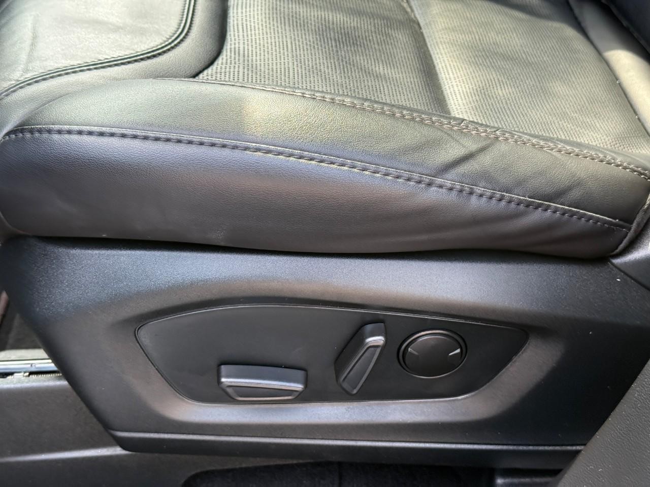 Ford Explorer Vehicle Full-screen Gallery Image 20