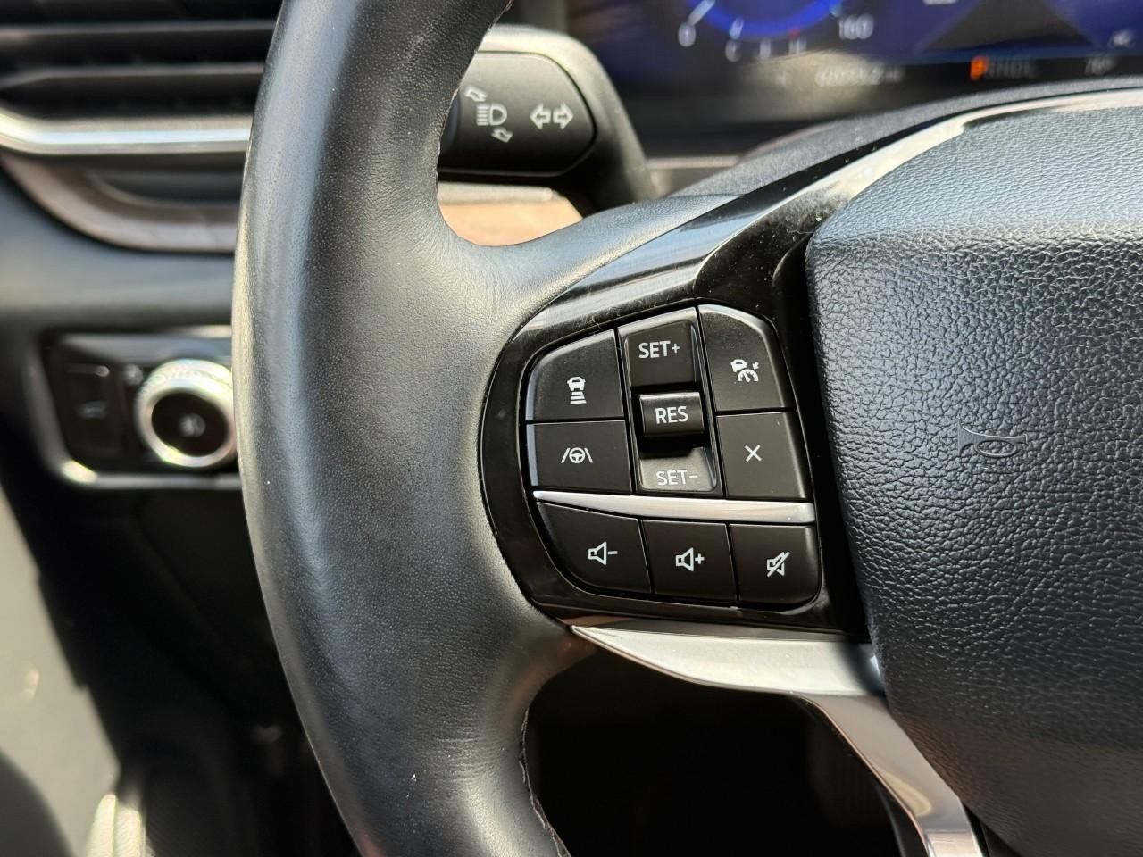 Ford Explorer Vehicle Full-screen Gallery Image 21