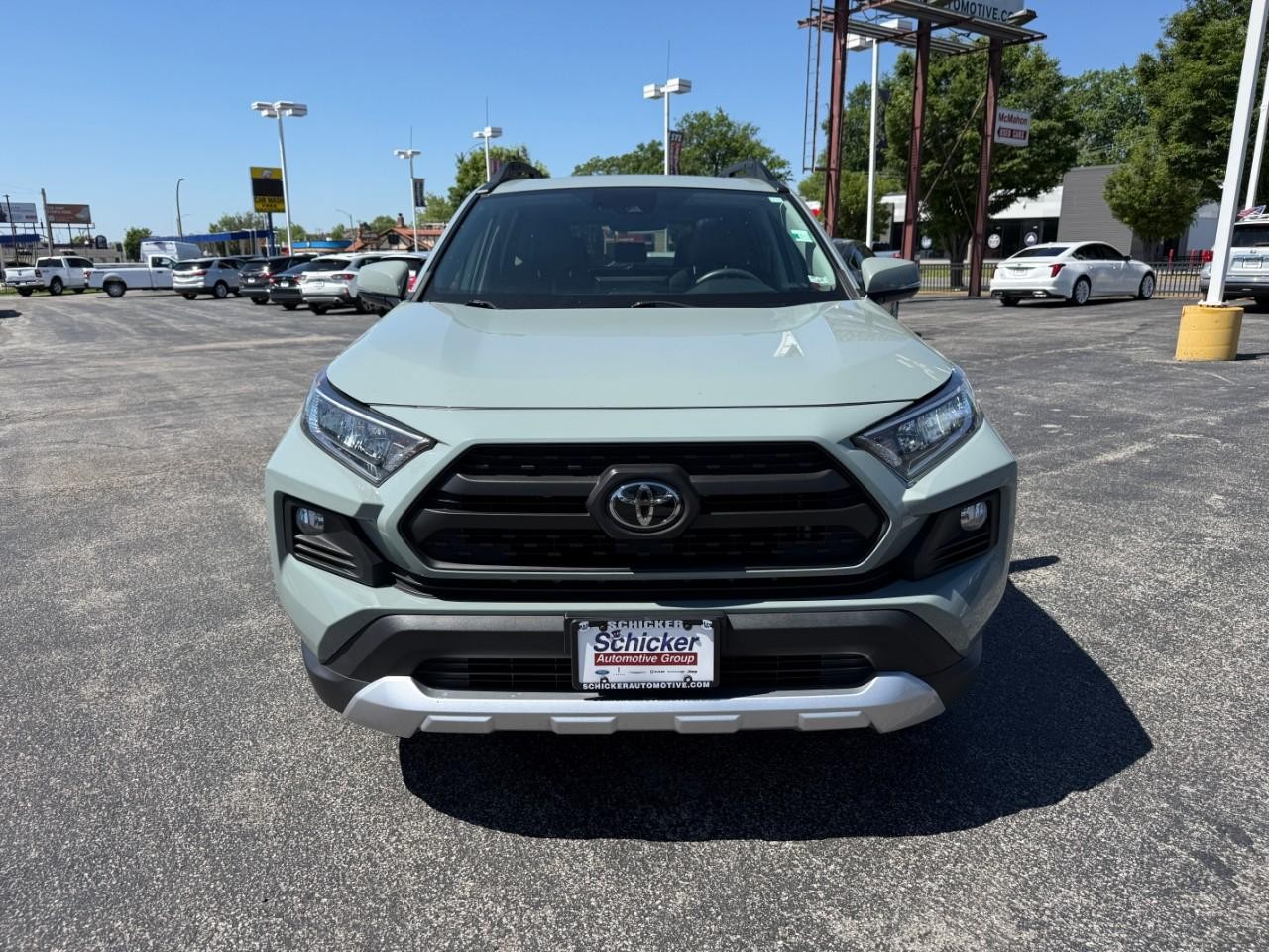 Toyota RAV4 Vehicle Full-screen Gallery Image 09
