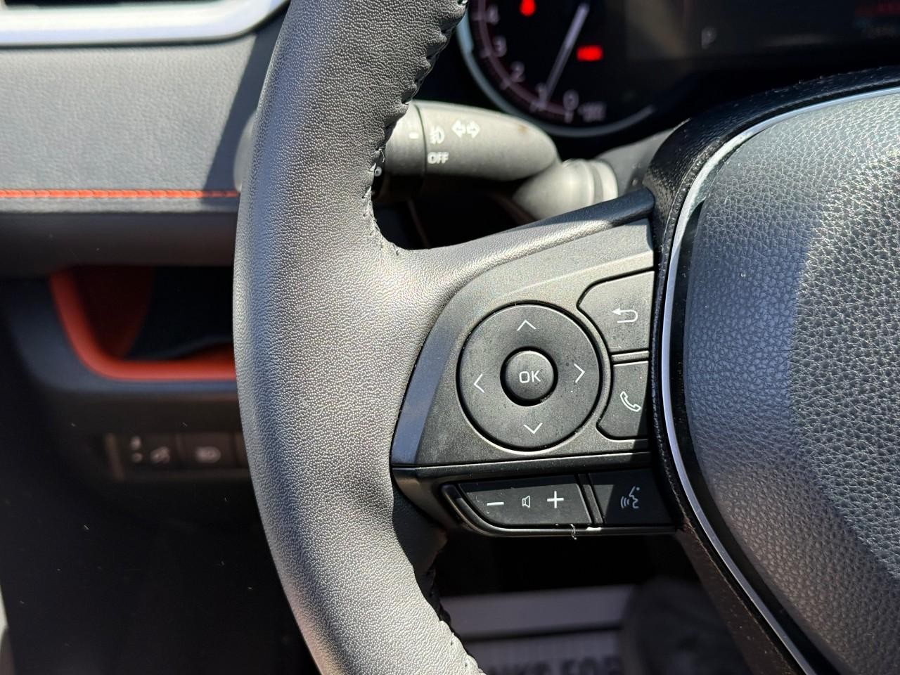 Toyota RAV4 Vehicle Full-screen Gallery Image 19
