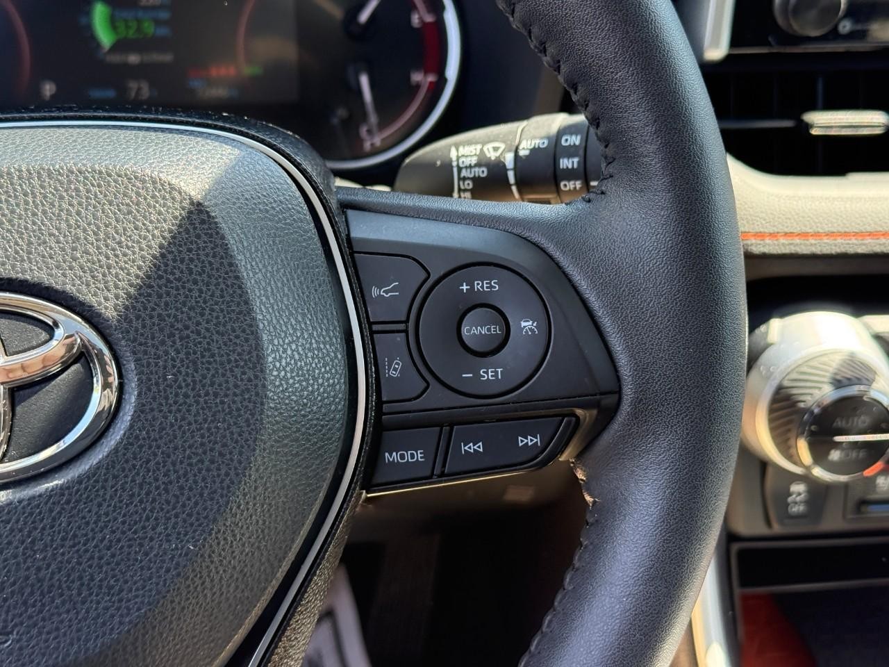 Toyota RAV4 Vehicle Full-screen Gallery Image 20