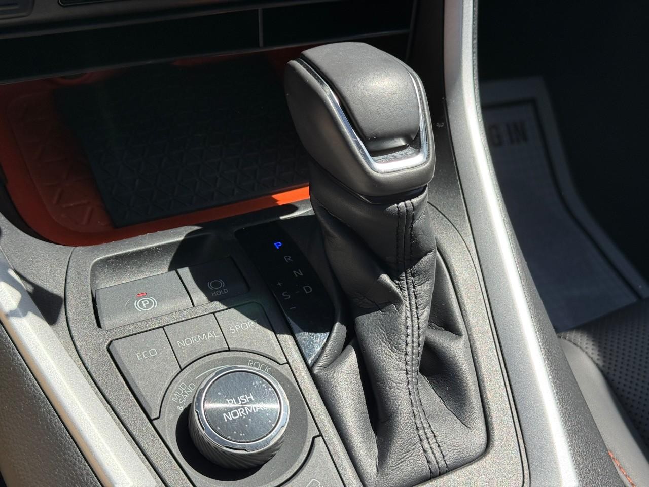 Toyota RAV4 Vehicle Full-screen Gallery Image 22