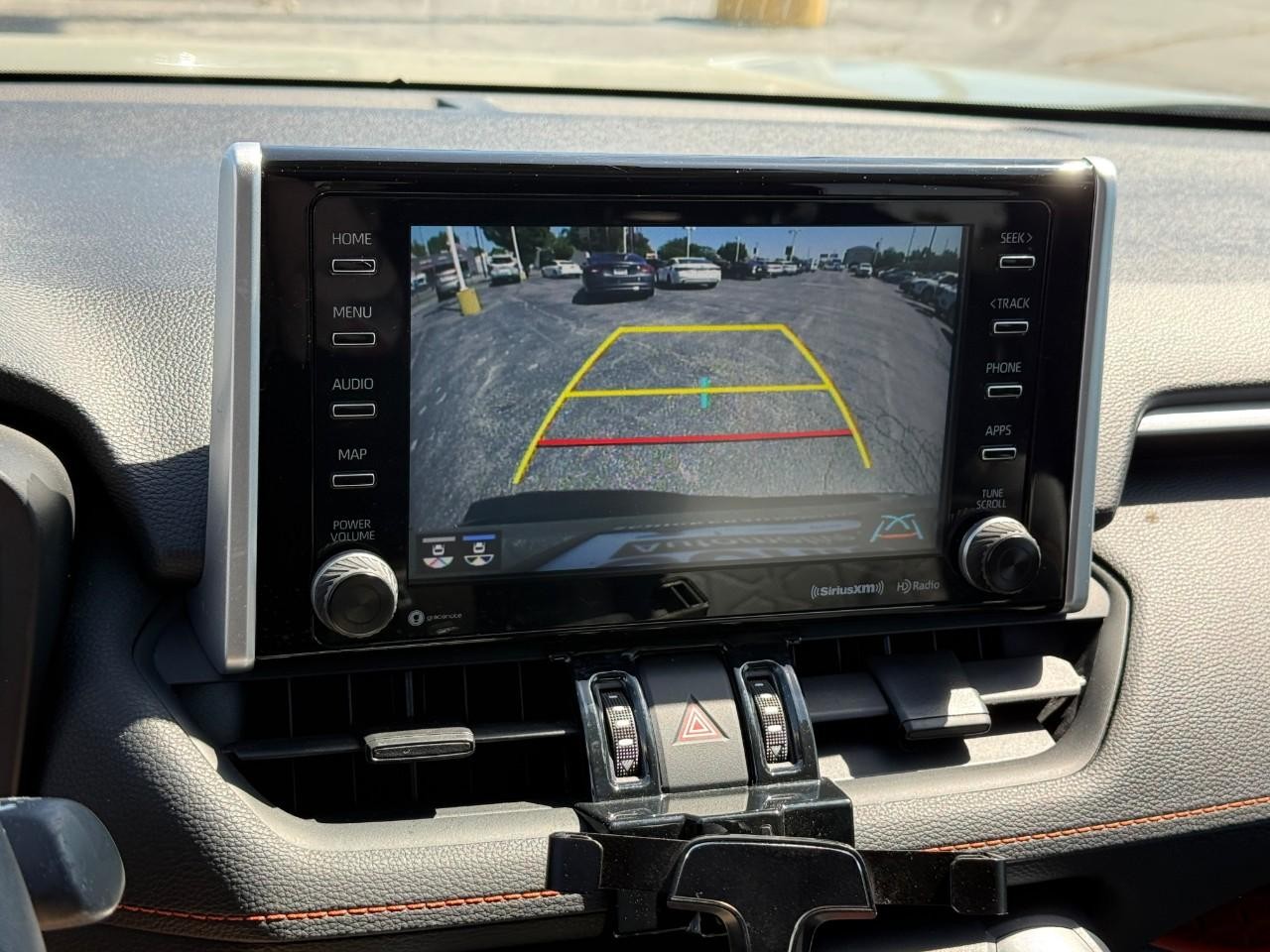 Toyota RAV4 Vehicle Full-screen Gallery Image 24