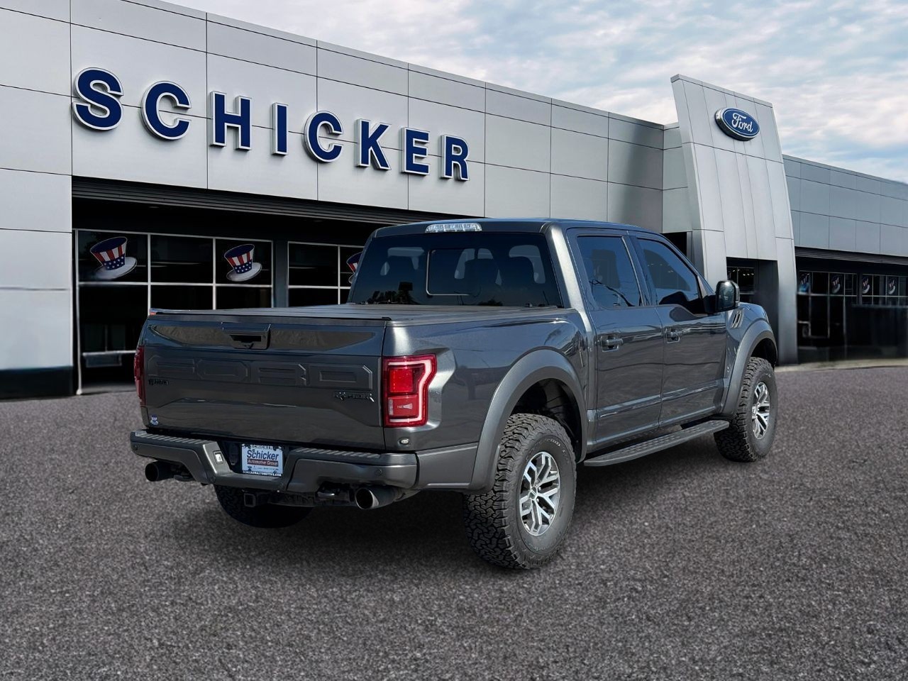 Ford F-150 Vehicle Full-screen Gallery Image 02