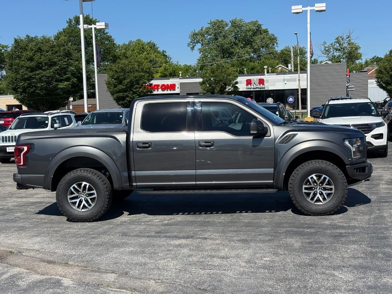 Ford F-150 Vehicle Full-screen Gallery Image 05