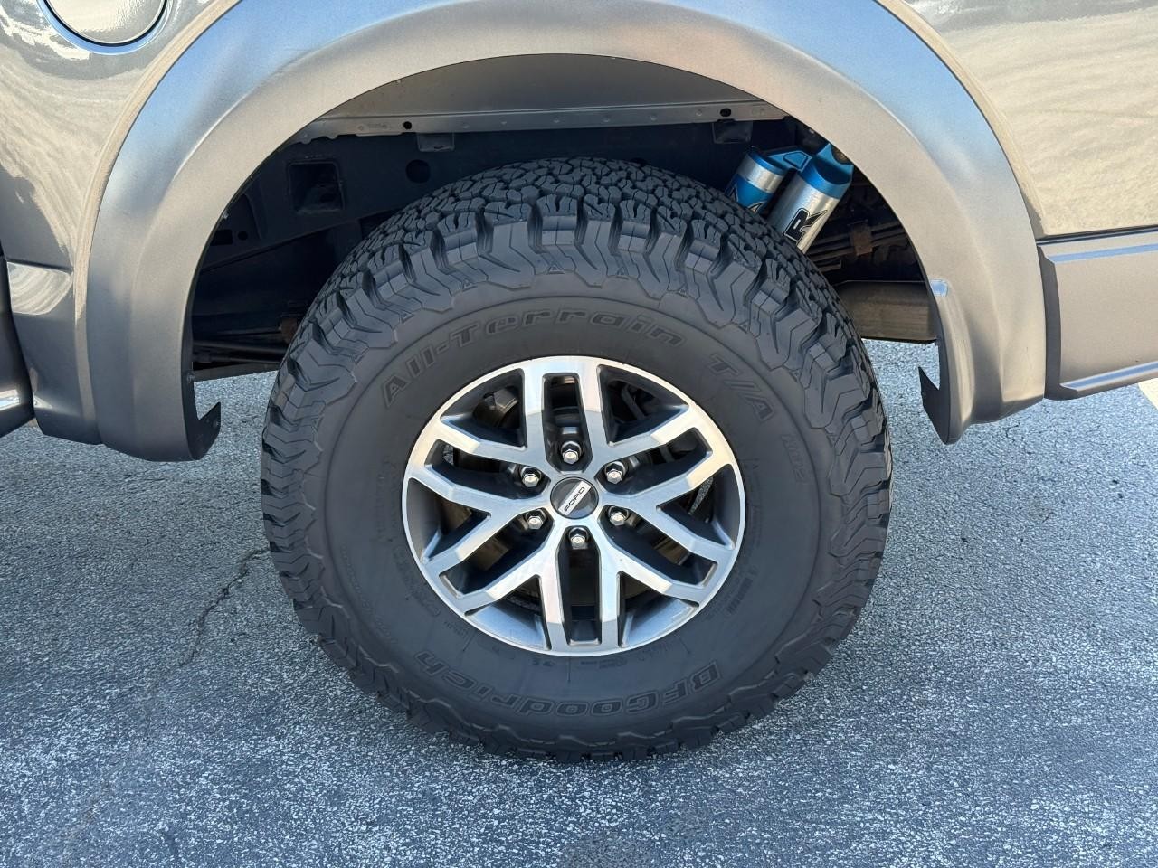 Ford F-150 Vehicle Full-screen Gallery Image 06