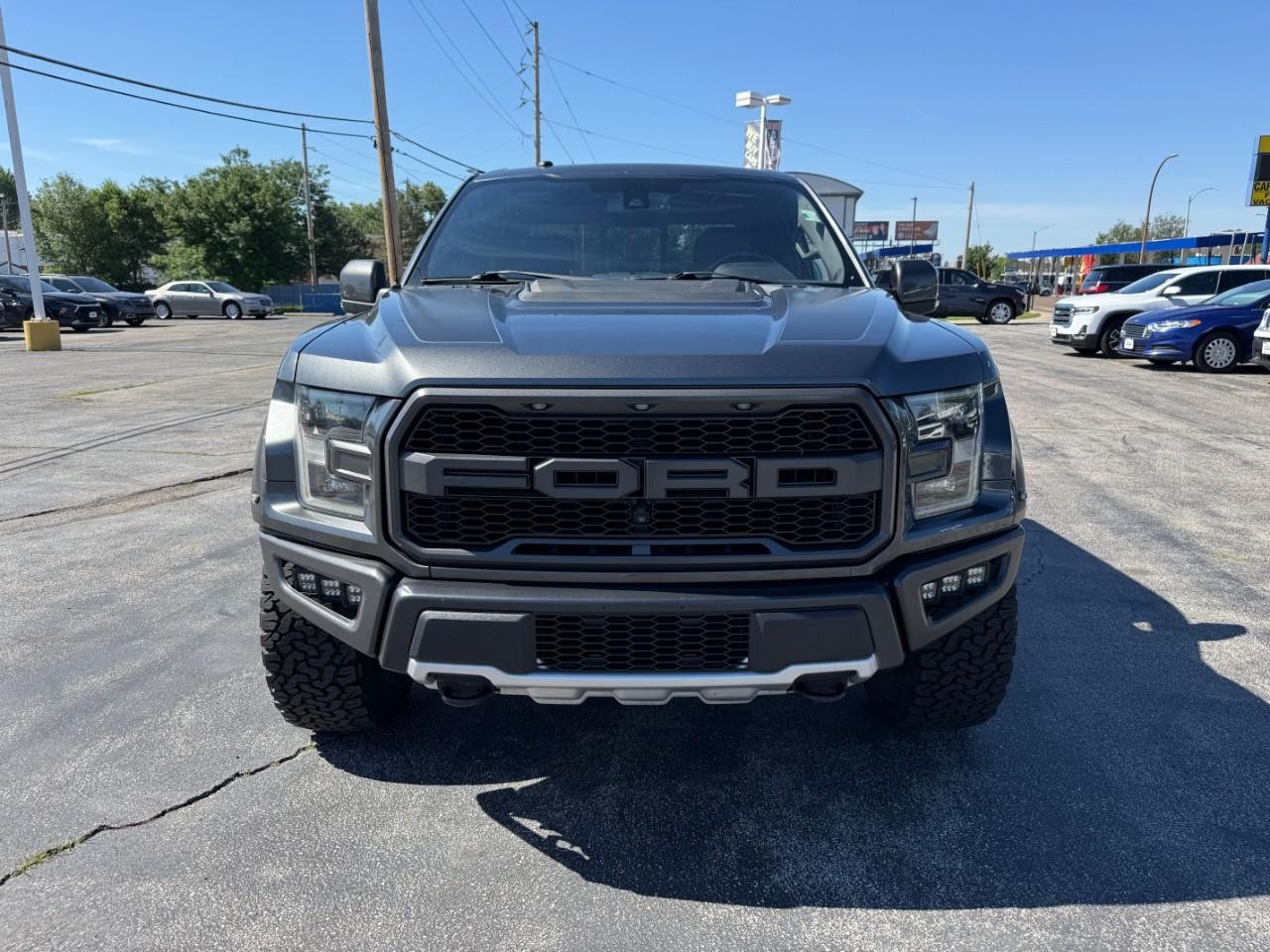 Ford F-150 Vehicle Full-screen Gallery Image 09