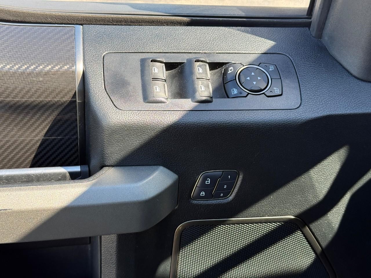Ford F-150 Vehicle Full-screen Gallery Image 10