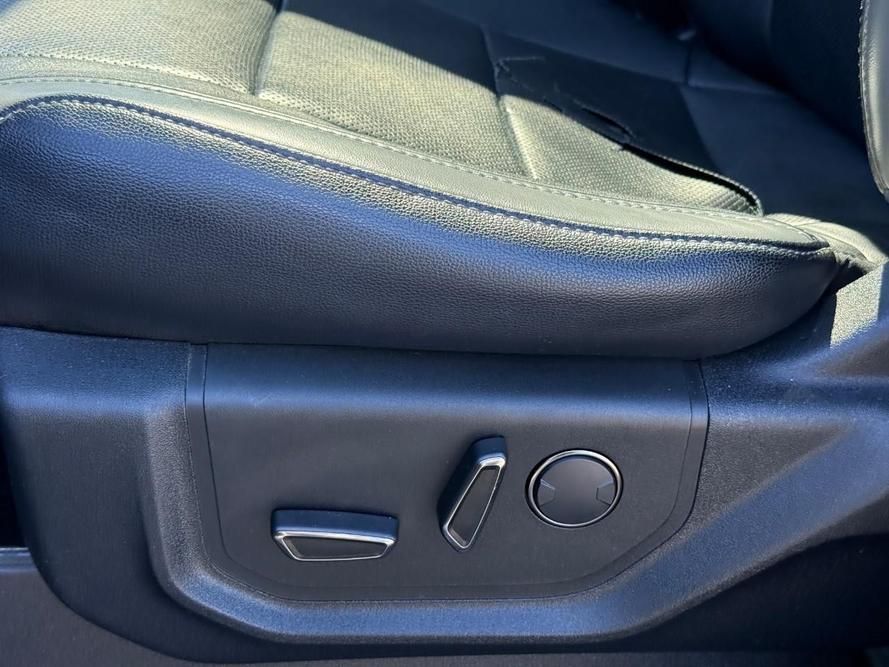 Ford F-150 Vehicle Full-screen Gallery Image 13