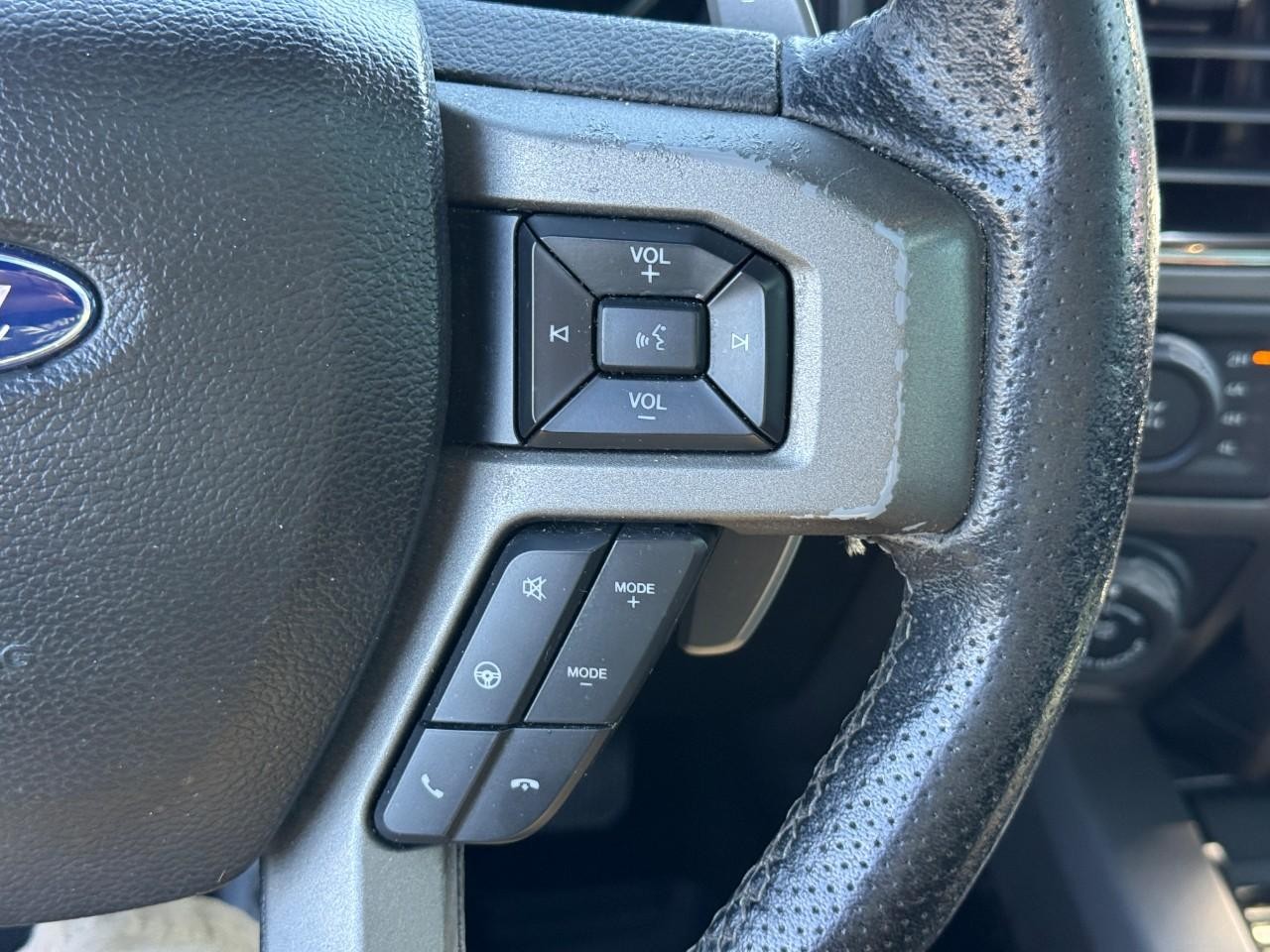 Ford F-150 Vehicle Full-screen Gallery Image 15