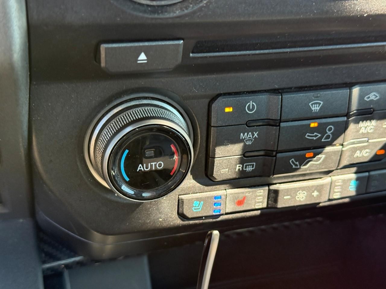 Ford F-150 Vehicle Full-screen Gallery Image 17