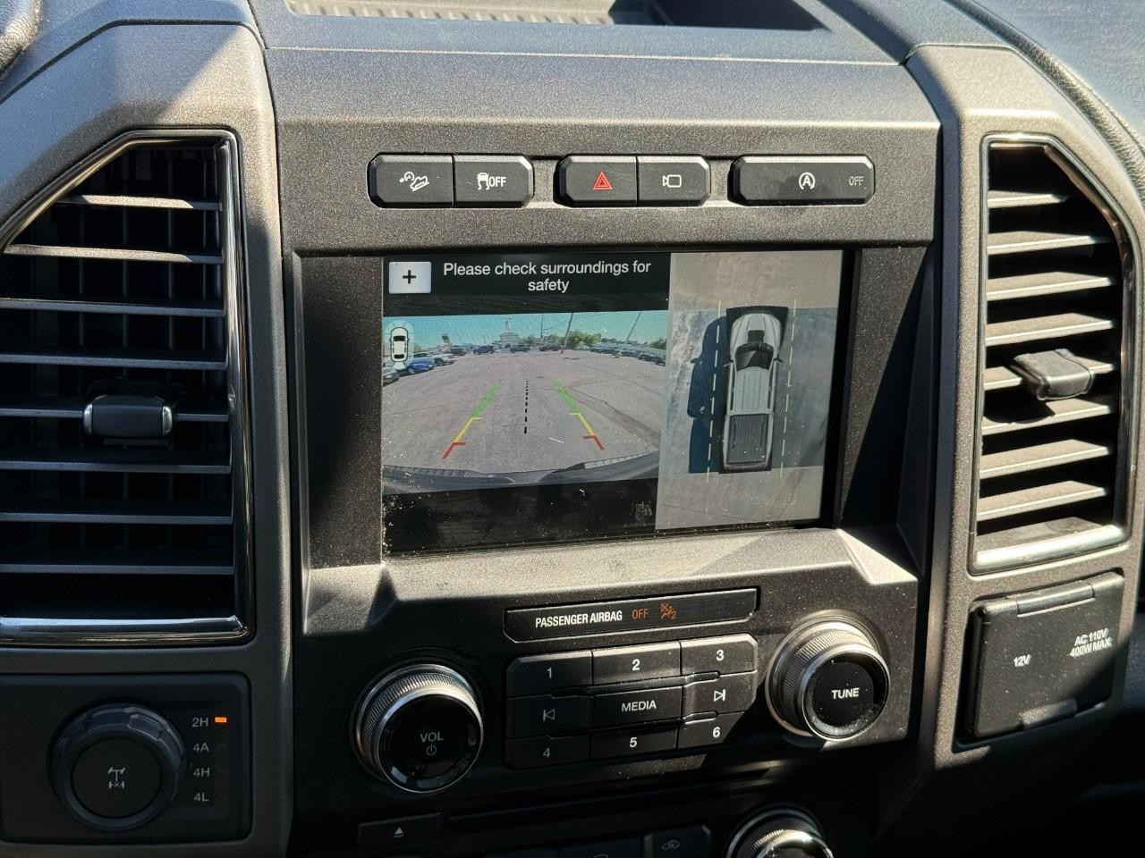 Ford F-150 Vehicle Full-screen Gallery Image 18