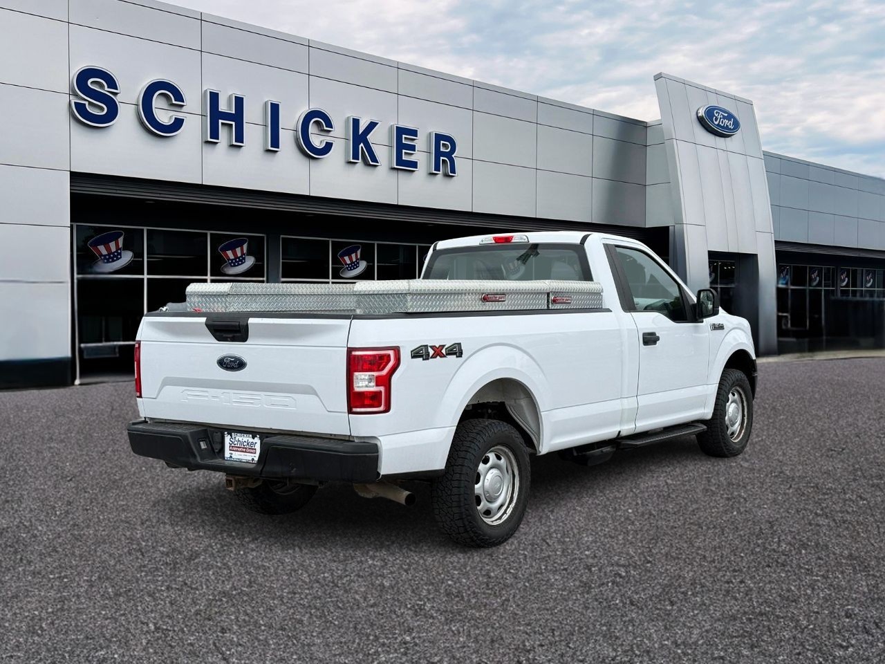 Ford F-150 Vehicle Full-screen Gallery Image 02