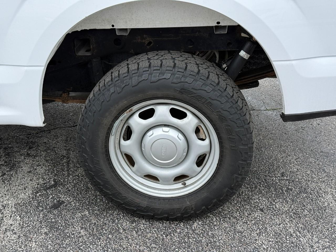 Ford F-150 Vehicle Full-screen Gallery Image 06