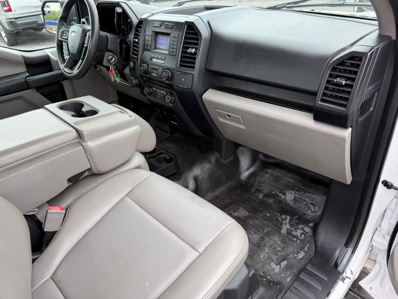 Ford F-150 Vehicle Full-screen Gallery Image 11