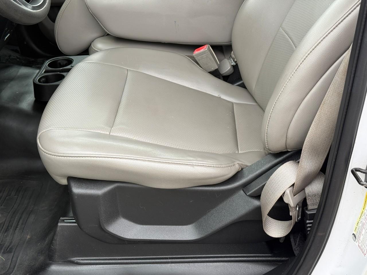 Ford F-150 Vehicle Full-screen Gallery Image 13