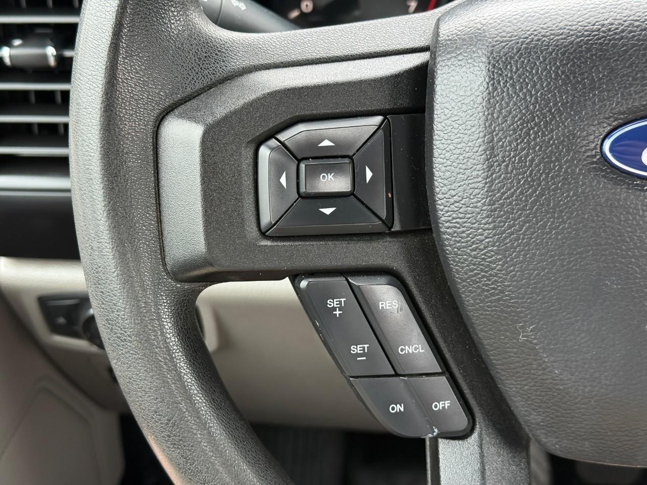 Ford F-150 Vehicle Full-screen Gallery Image 15