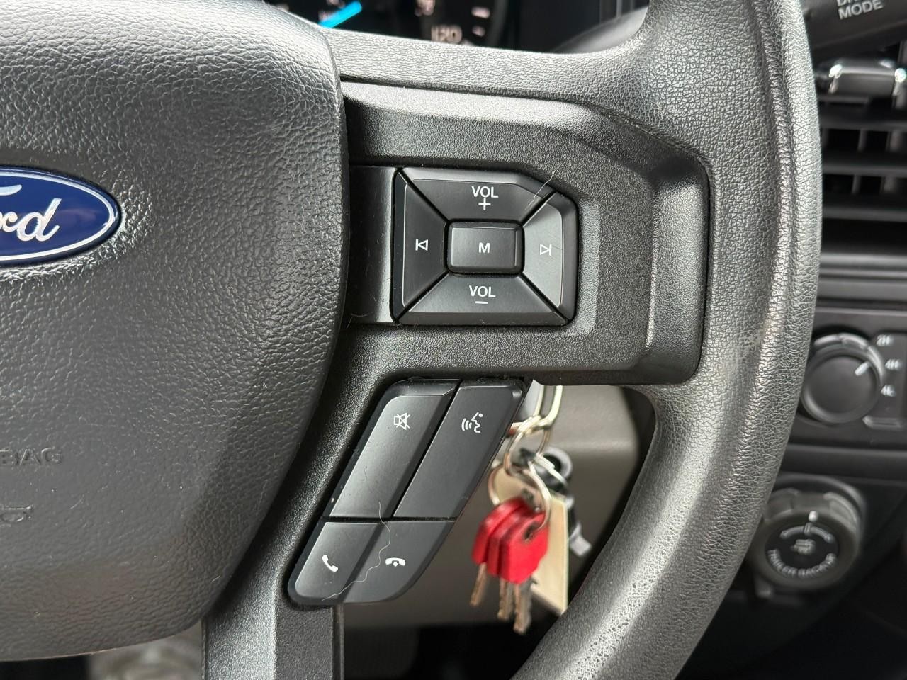 Ford F-150 Vehicle Full-screen Gallery Image 16