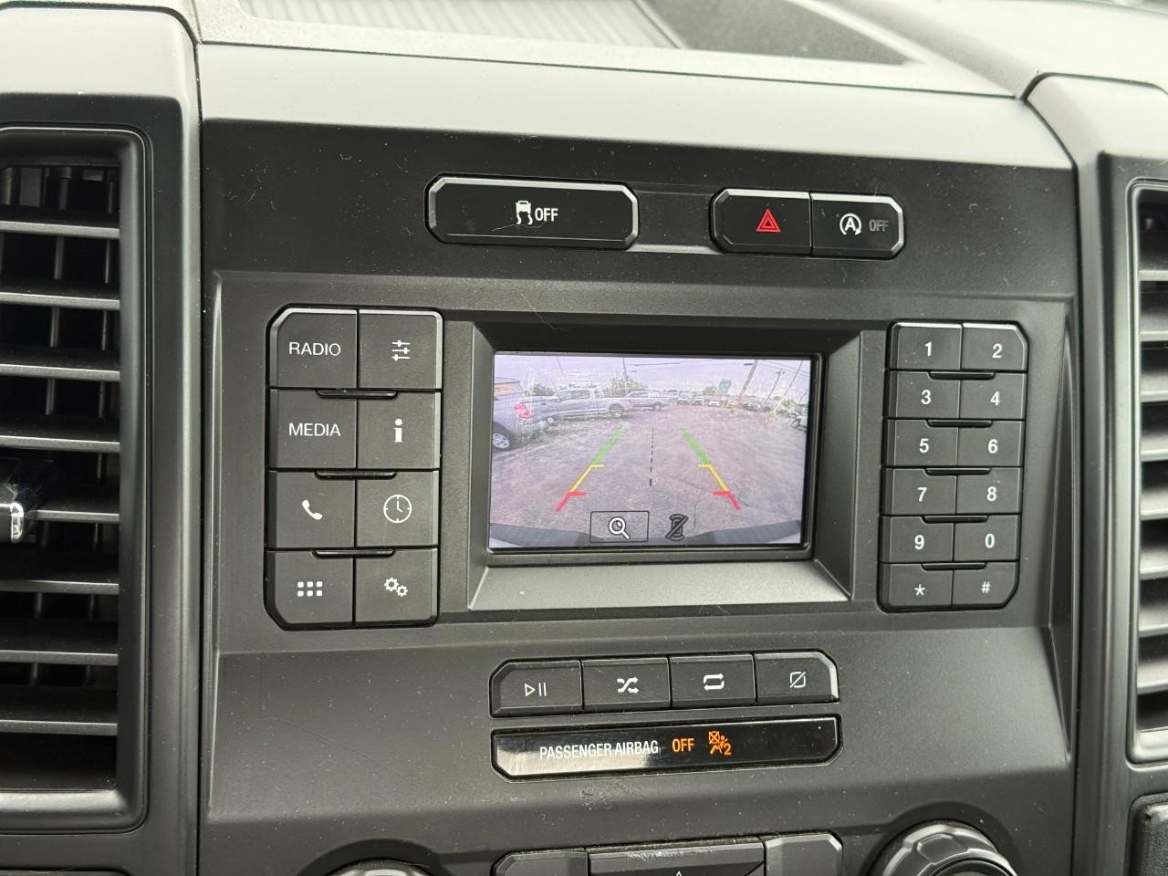 Ford F-150 Vehicle Full-screen Gallery Image 17
