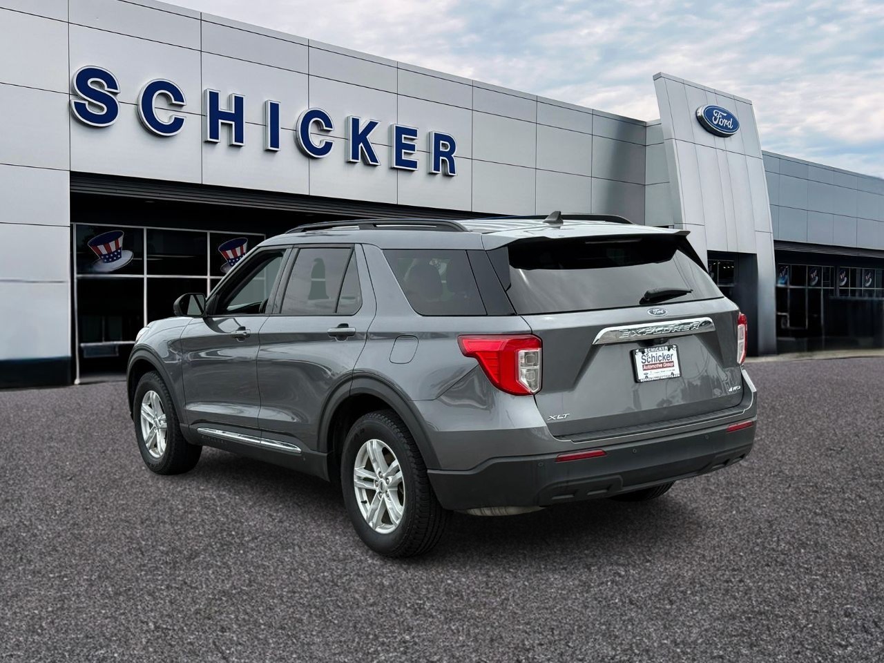 Ford Explorer Vehicle Full-screen Gallery Image 03