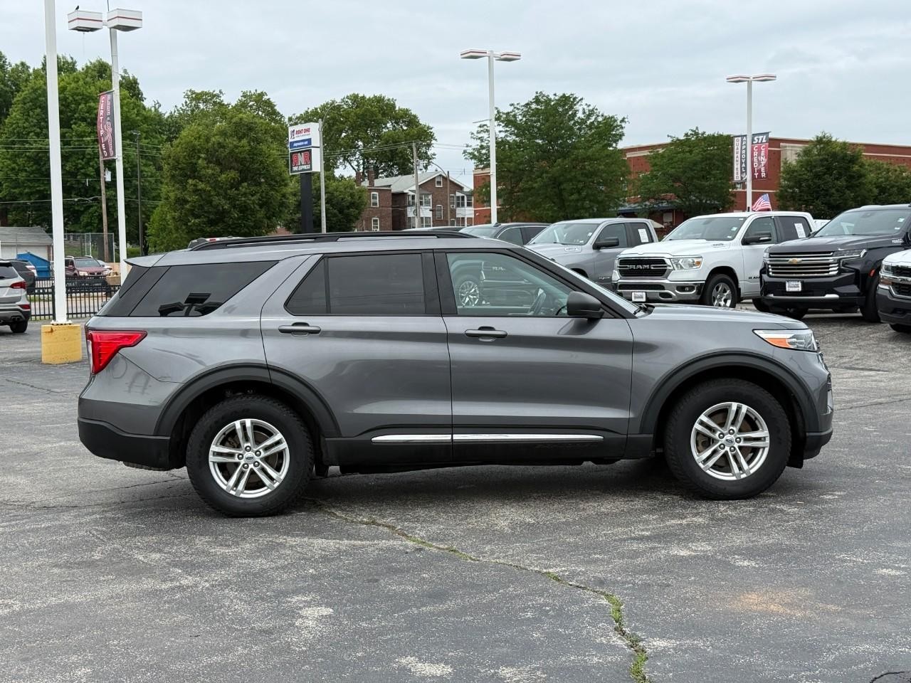 Ford Explorer Vehicle Full-screen Gallery Image 05