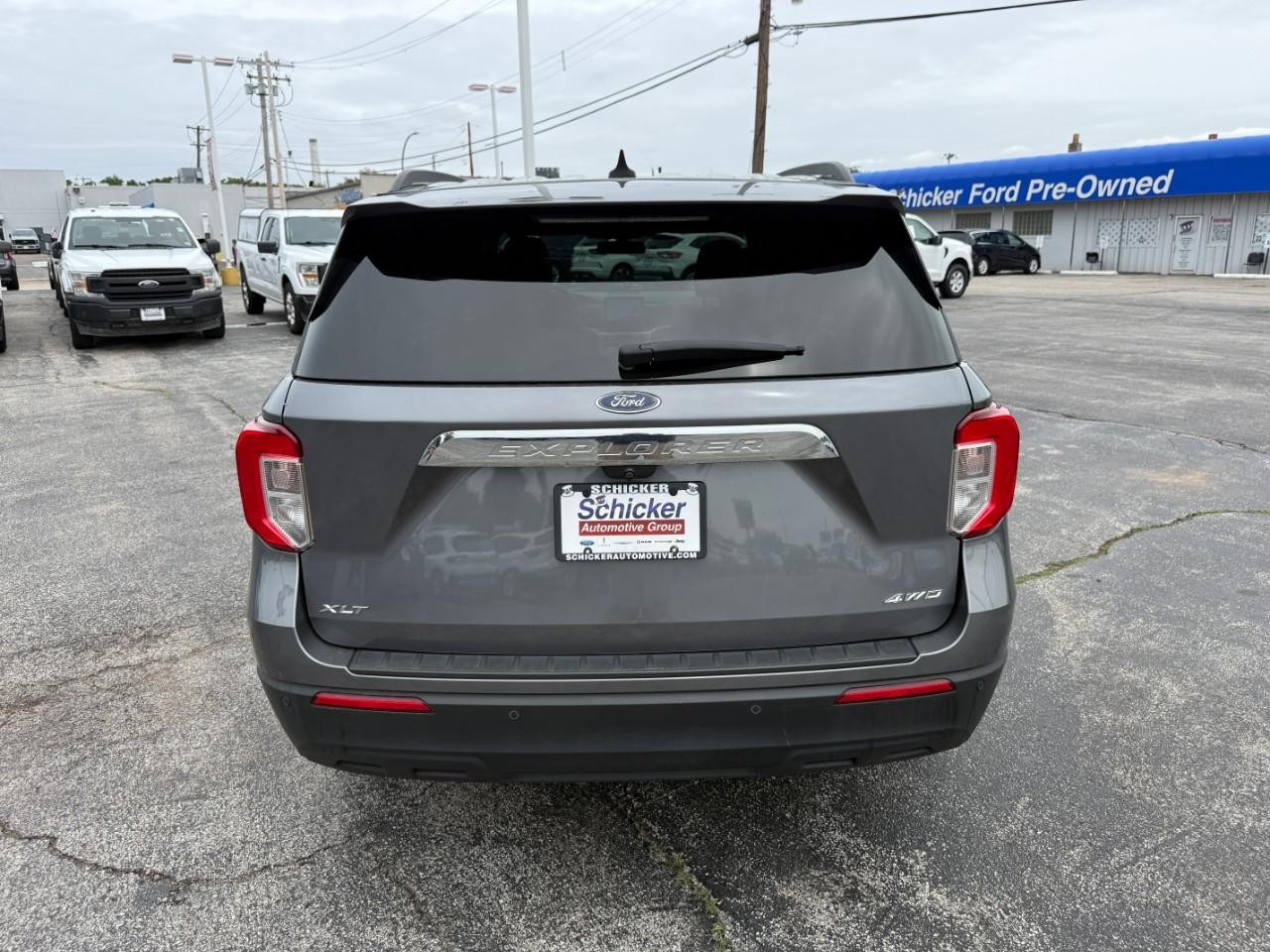 Ford Explorer Vehicle Full-screen Gallery Image 09