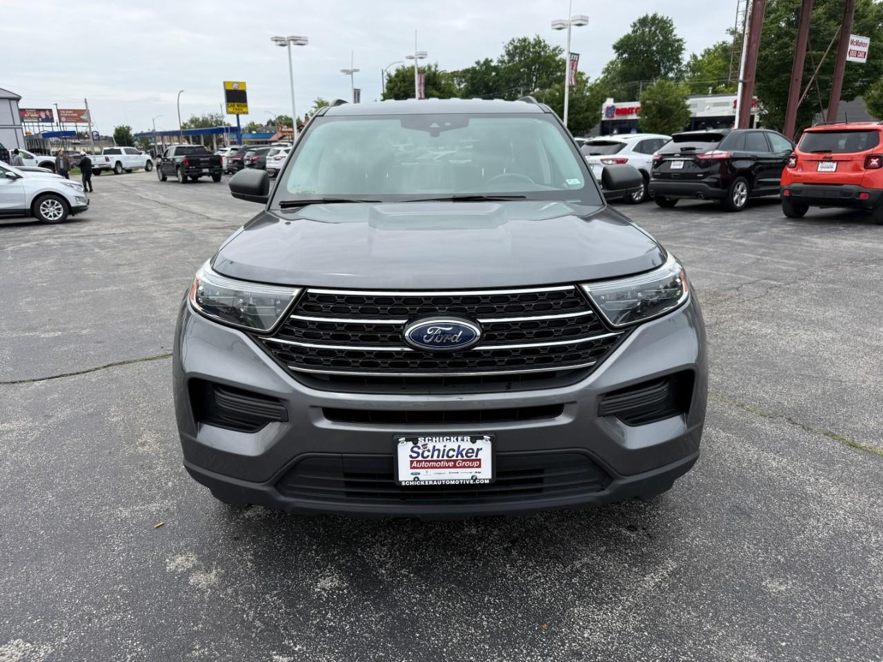 Ford Explorer Vehicle Full-screen Gallery Image 10