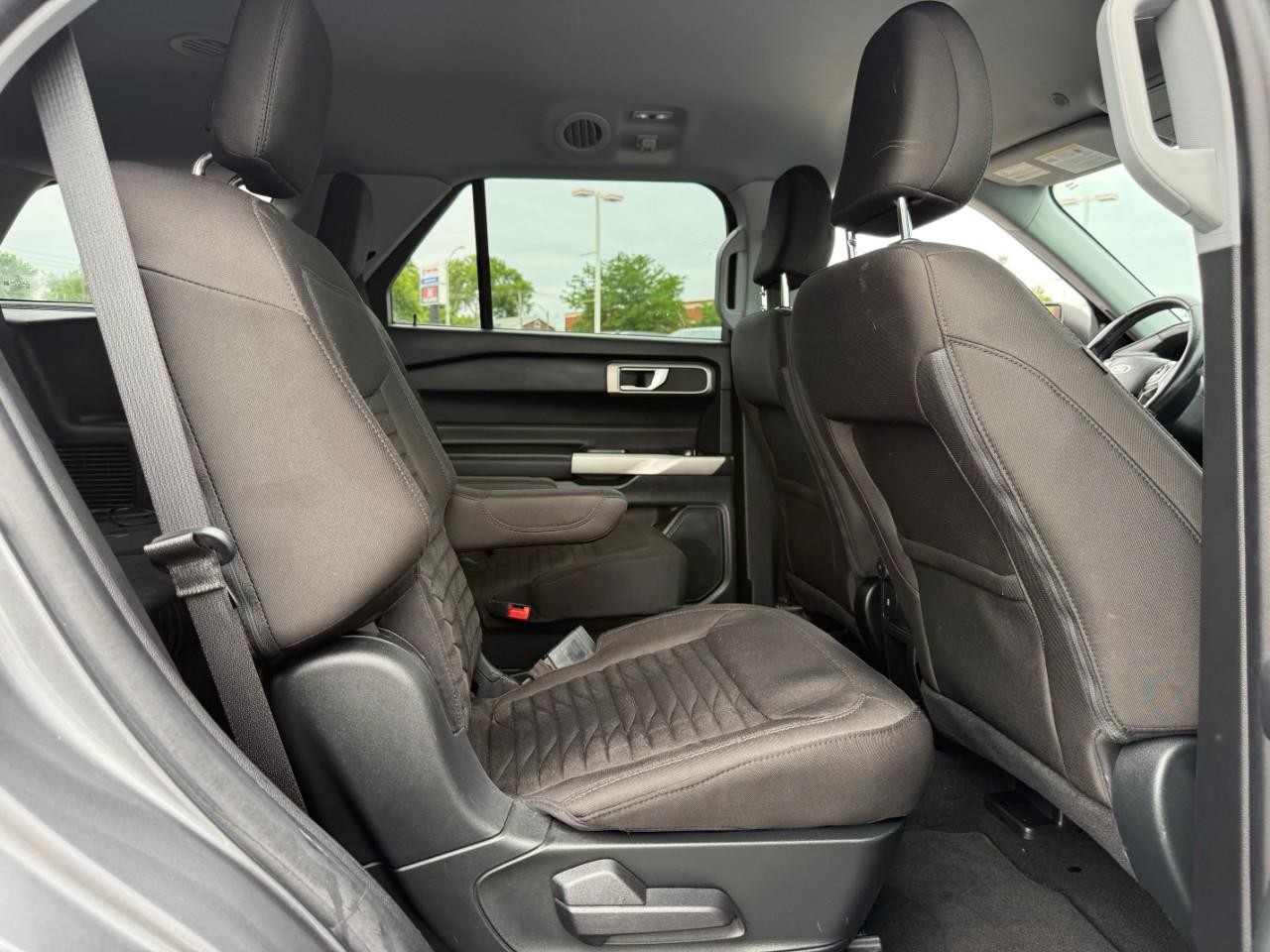 Ford Explorer Vehicle Full-screen Gallery Image 11