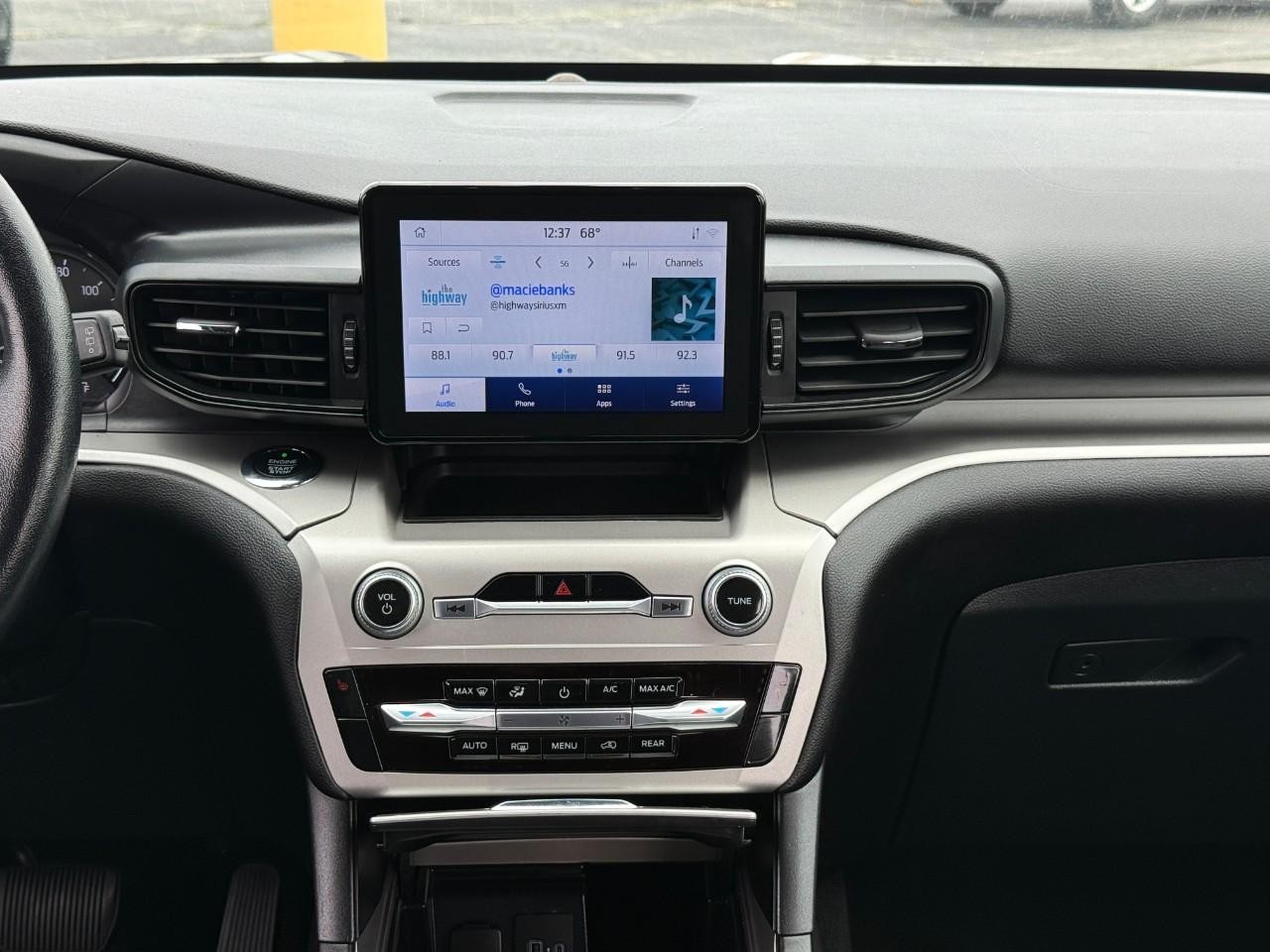 Ford Explorer Vehicle Full-screen Gallery Image 14