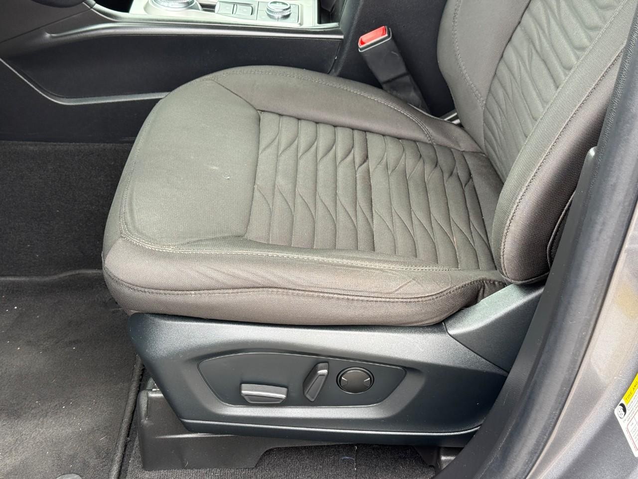 Ford Explorer Vehicle Full-screen Gallery Image 18