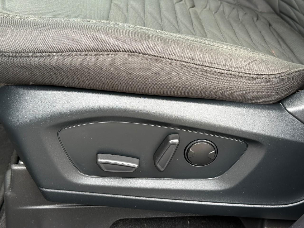 Ford Explorer Vehicle Full-screen Gallery Image 19
