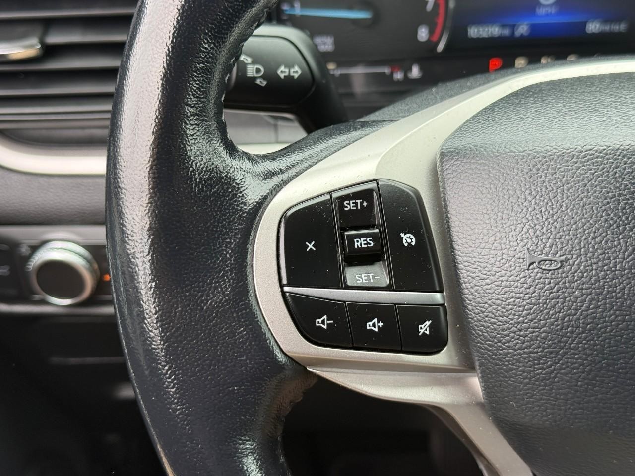 Ford Explorer Vehicle Full-screen Gallery Image 20
