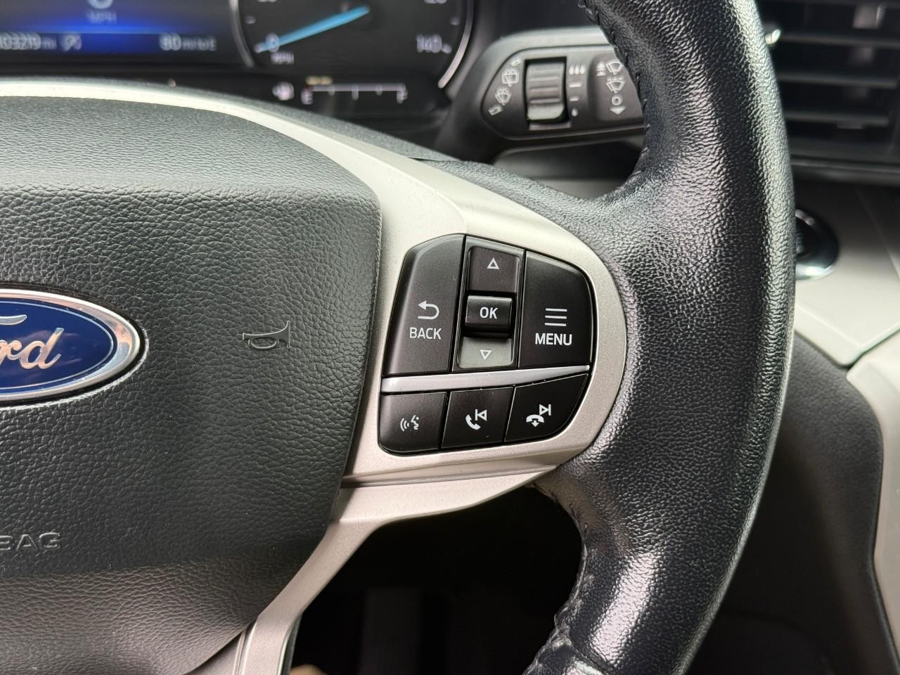 Ford Explorer Vehicle Full-screen Gallery Image 21