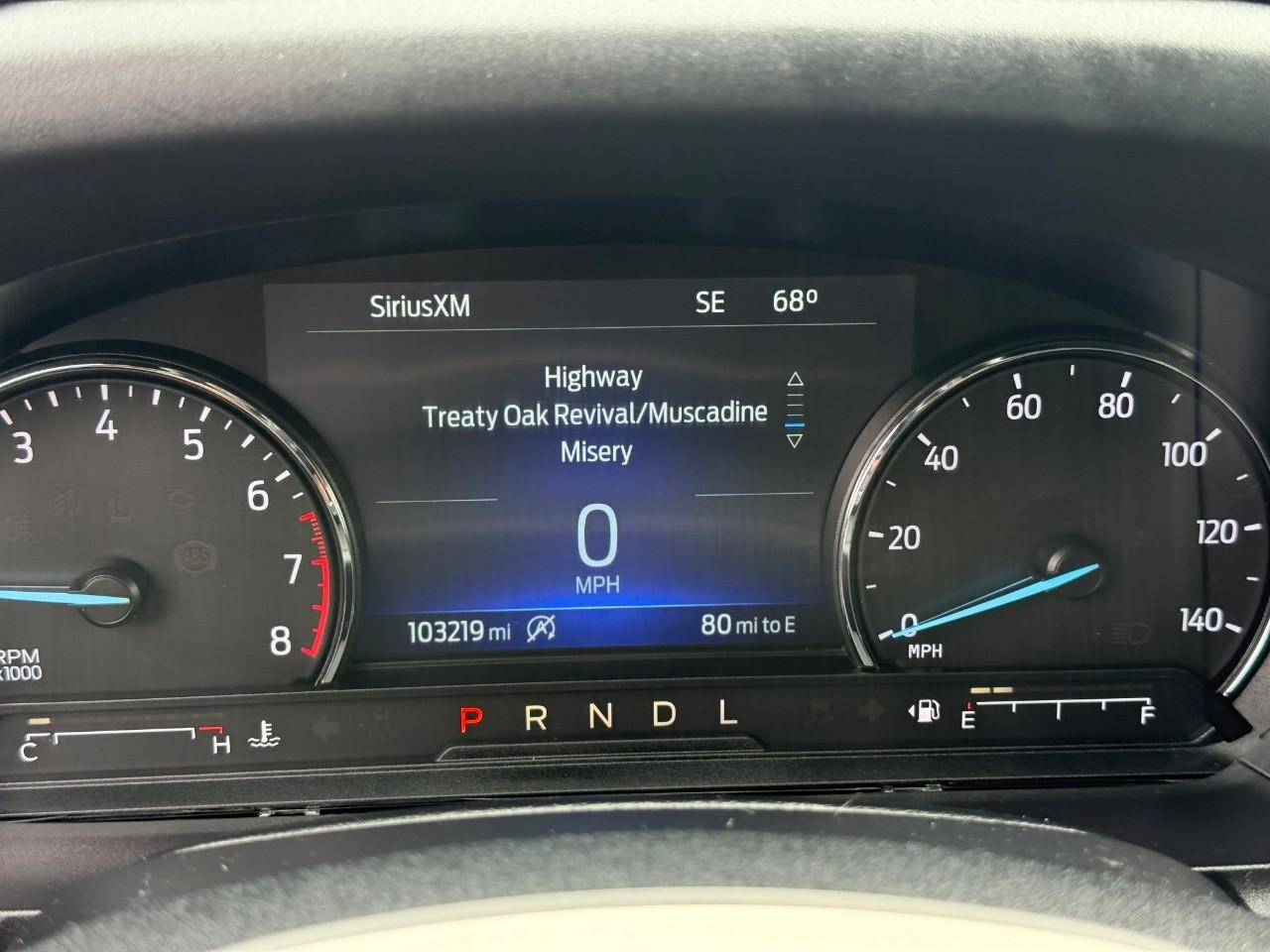 Ford Explorer Vehicle Full-screen Gallery Image 22