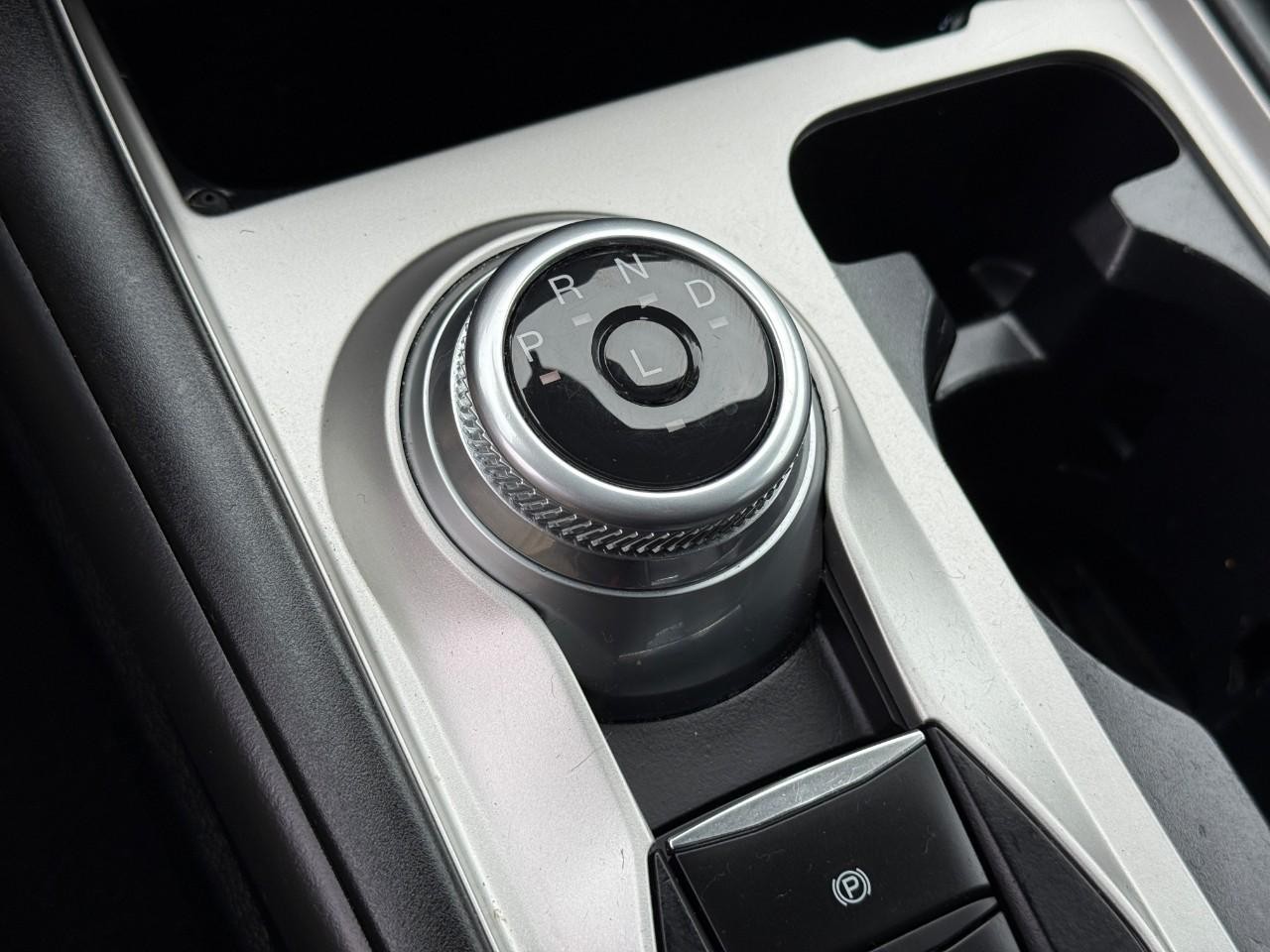 Ford Explorer Vehicle Full-screen Gallery Image 23