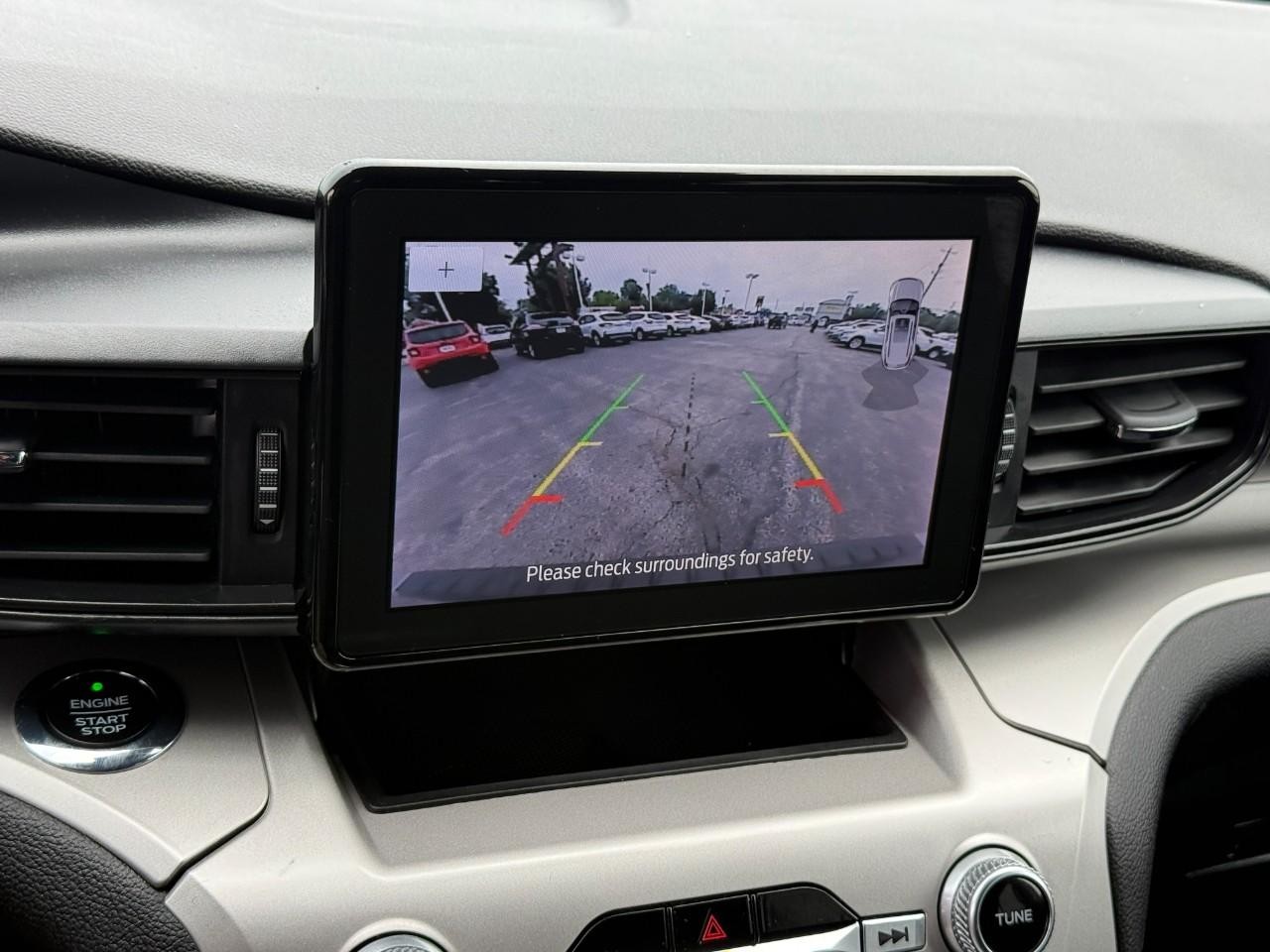 Ford Explorer Vehicle Full-screen Gallery Image 25