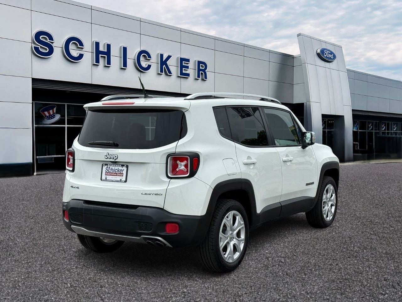 Jeep Renegade Vehicle Full-screen Gallery Image 02