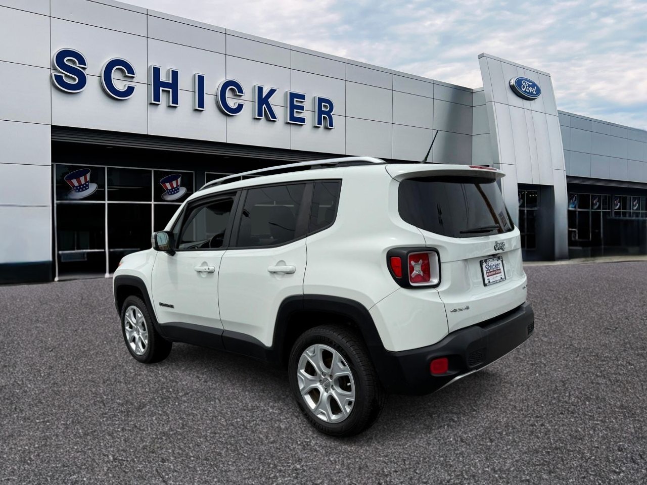 Jeep Renegade Vehicle Full-screen Gallery Image 03