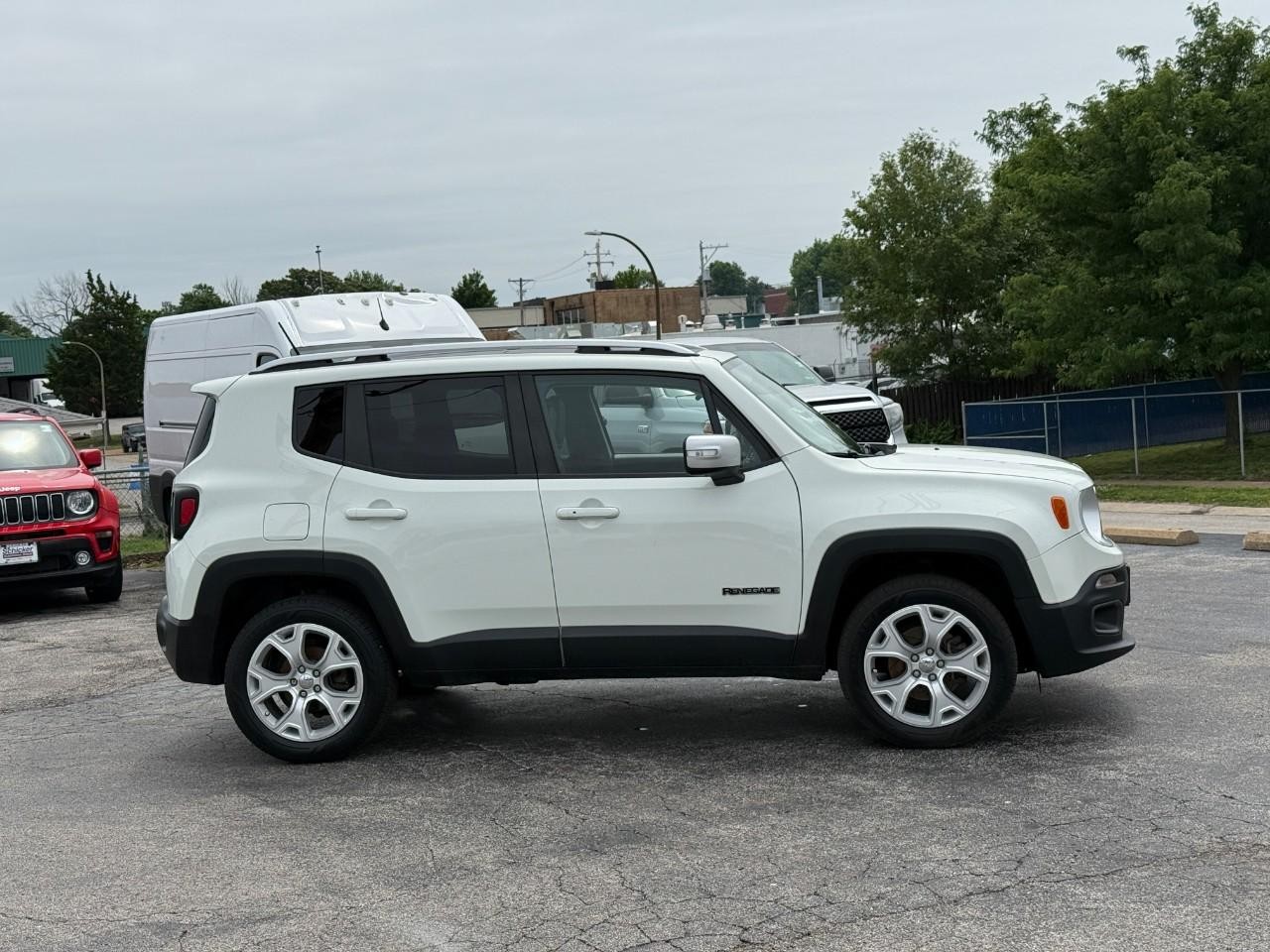Jeep Renegade Vehicle Full-screen Gallery Image 05