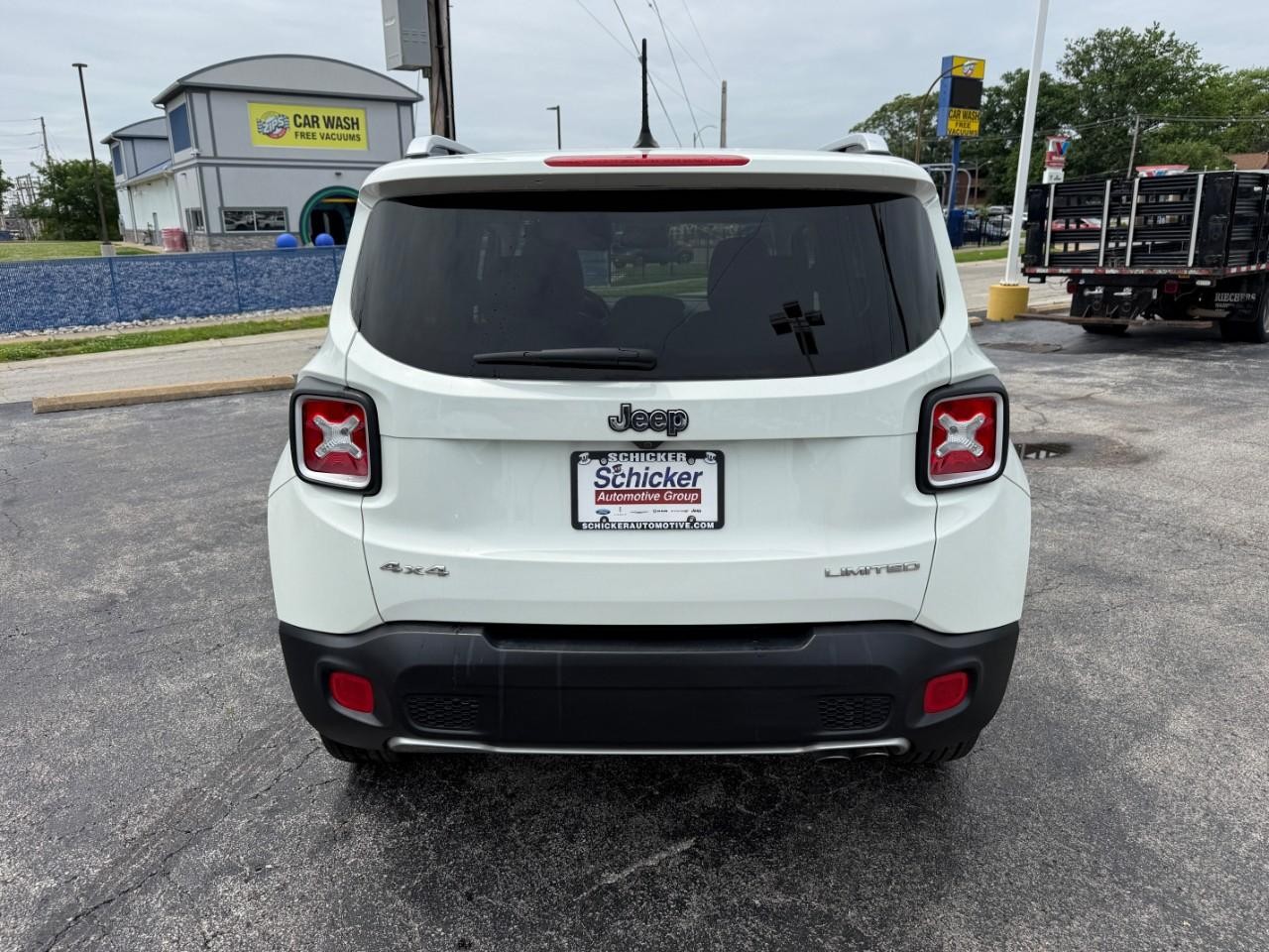 Jeep Renegade Vehicle Full-screen Gallery Image 09