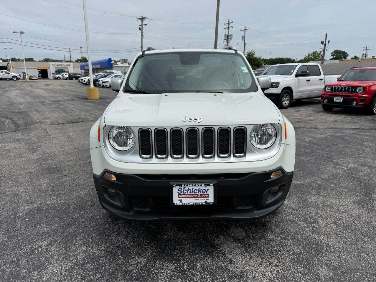 Jeep Renegade Vehicle Full-screen Gallery Image 10