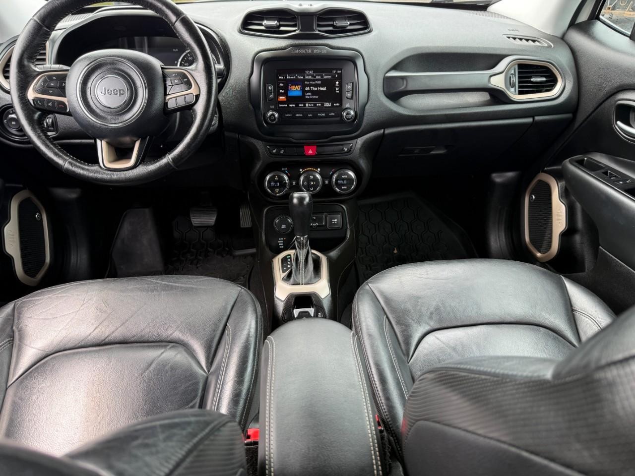 Jeep Renegade Vehicle Full-screen Gallery Image 12