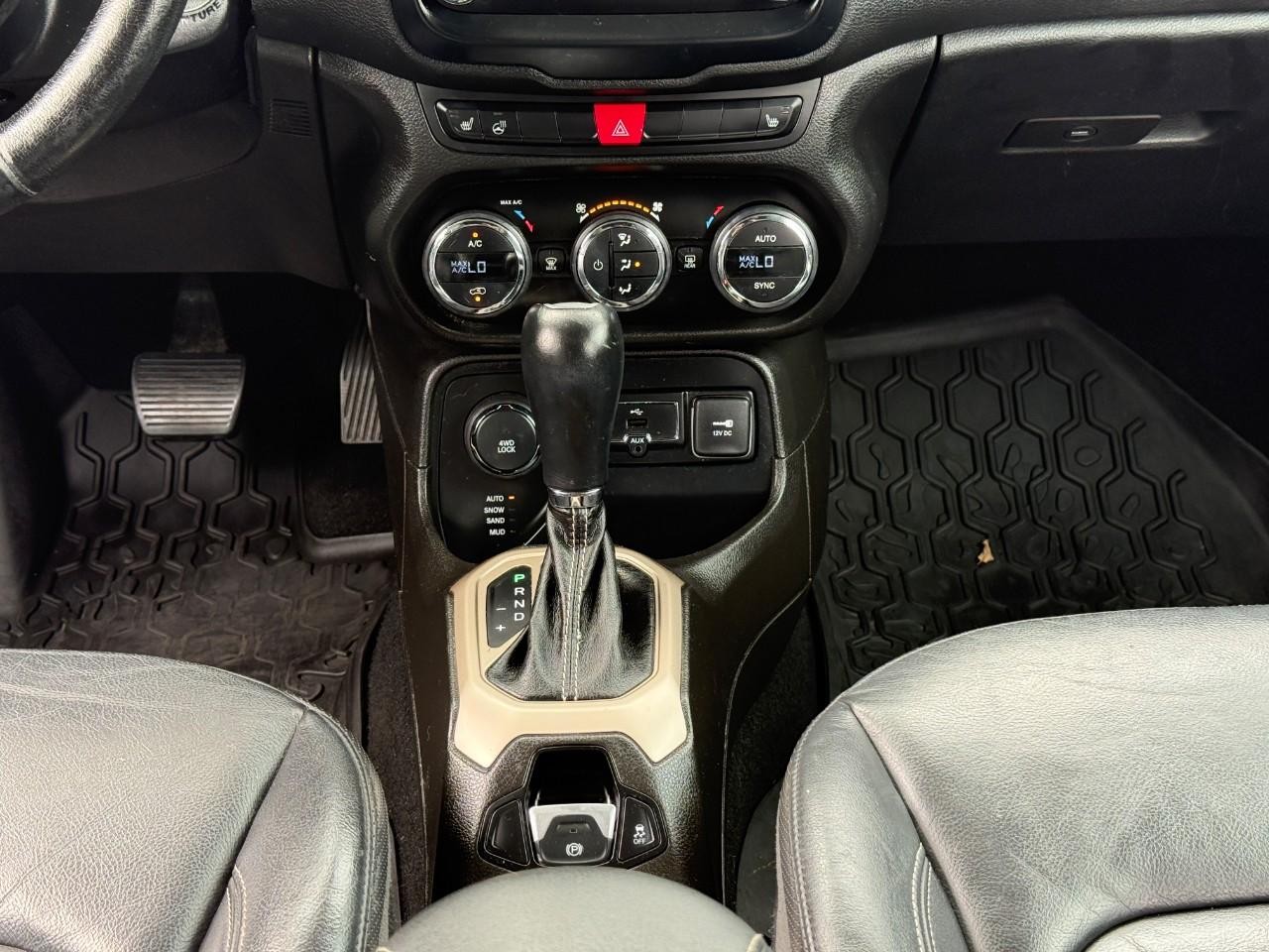Jeep Renegade Vehicle Full-screen Gallery Image 16