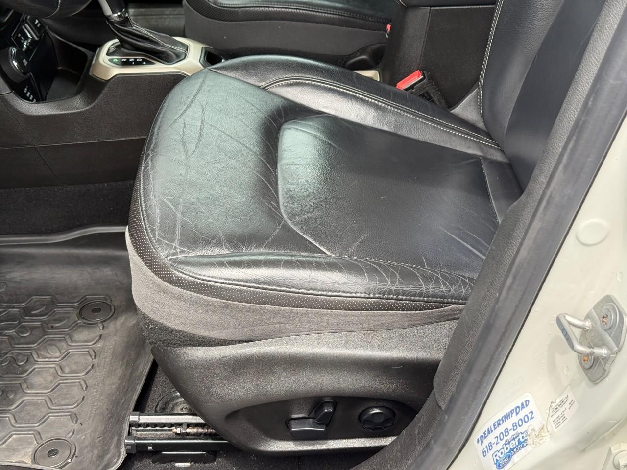 Jeep Renegade Vehicle Full-screen Gallery Image 18