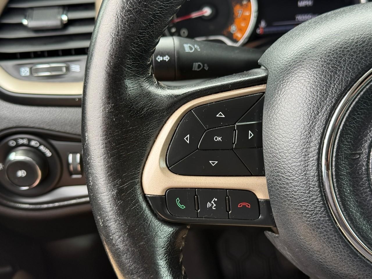 Jeep Renegade Vehicle Full-screen Gallery Image 20