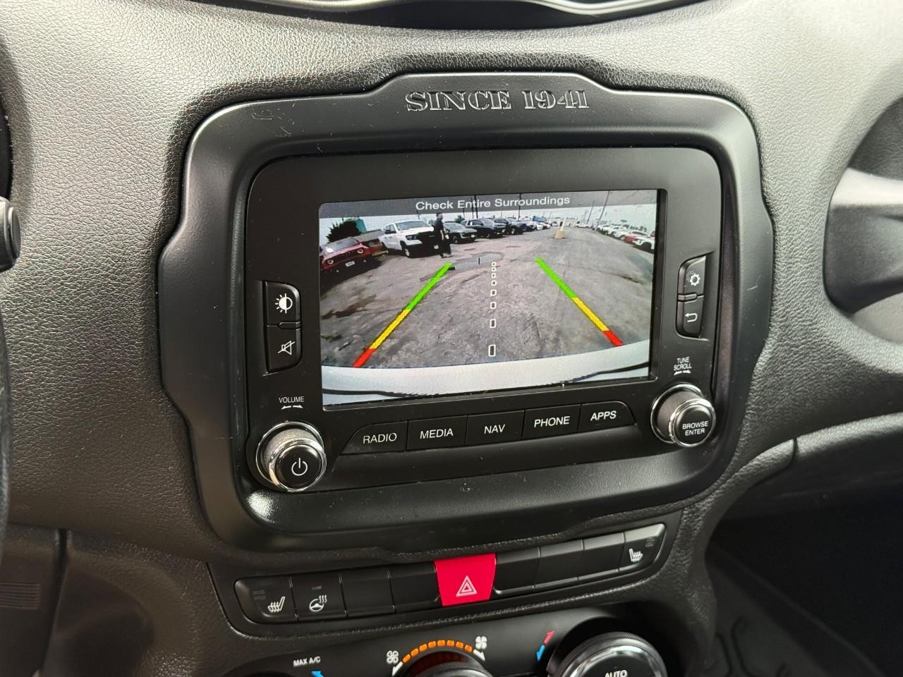 Jeep Renegade Vehicle Full-screen Gallery Image 25
