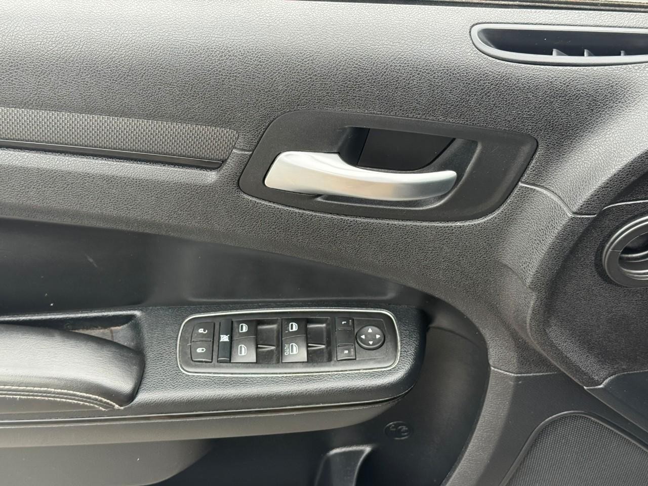 Chrysler 300 Vehicle Full-screen Gallery Image 16